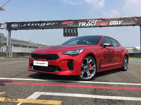 韓國四門轎跑旗艦 Kia Stinger 雙車型 1699 萬正式在台上市 小七車觀點 Line Today