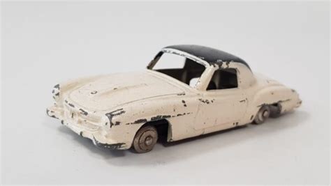 MERCEDES 190 SL DINKY TOYS PAR MECCANO 1 43 SANS BOITE Sans Pneus