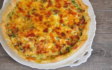 Tarte Salée Au Bacon Et Courgettes Similaire à La Quiche Lorrain