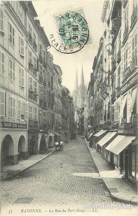 CPA FRANCE 64 Bayonne la rue du Port Neuf 64 pyrÉnÉes