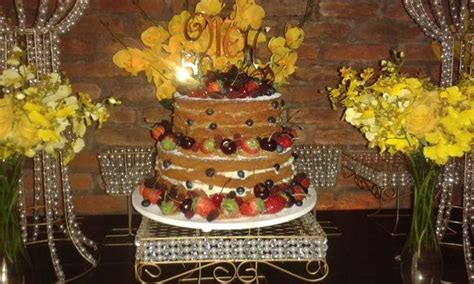 Naked Cake De Massa Branca Base Recheado De Creme De Leite Condensado