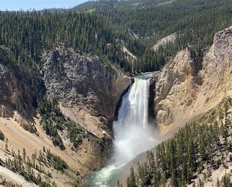 What Mountains Are Around Yellowstone: Exploring The Majestic Peaks