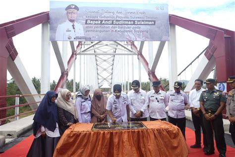 Gubernur Sulsel Resmikan Jembatan Andalan Pacongkang Dilengkapi