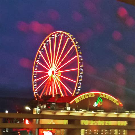 Downtown Ferris Wheel On The Waterfront In Seattle Seattle Center