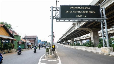 Nekat Mudik Kendaraan Dipaksa Putar Balik Dari Tol Cikampek