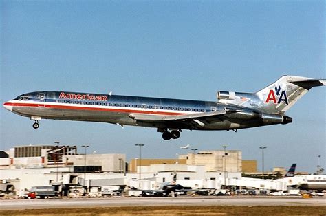 Crandall’s Workhorse: American Airlines Boeing 727-223 N6805 by JC ...