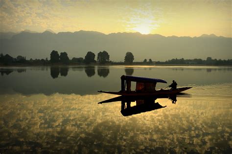 Nigeen Lake - One of the Top Attractions in Srinagar, India - Yatra.com