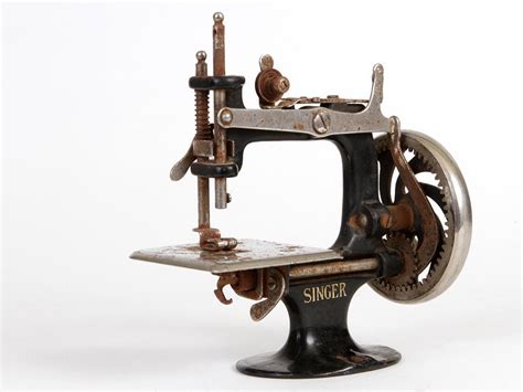 Singer Miniature Sewing Machine Vintage 1920s