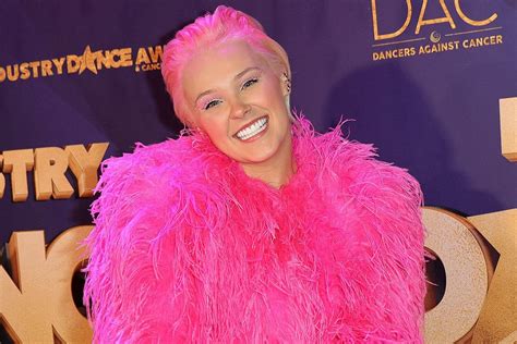 Jojo Siwa Fell In Love For First Time Realized I Was Gay And Endured