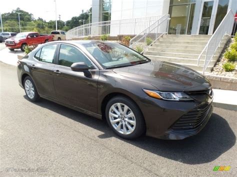 2018 Brownstone Toyota Camry Le 122479871 Photo 2