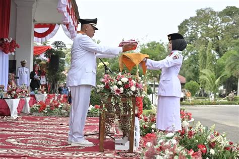 Gubernur Sumbar Beri Penghargaan Kepada Pns Serta Apresiasi Bagi