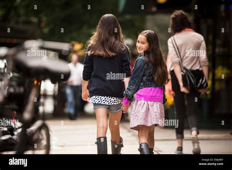 Youg Girls Banque De Photographies Et Dimages à Haute Résolution Alamy