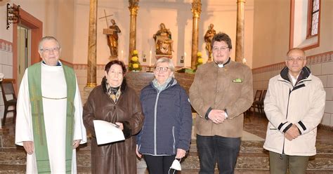 Di Zesane Ehrennadeln F R Maria Hofmann Und Maria Sauer Der Kuratie