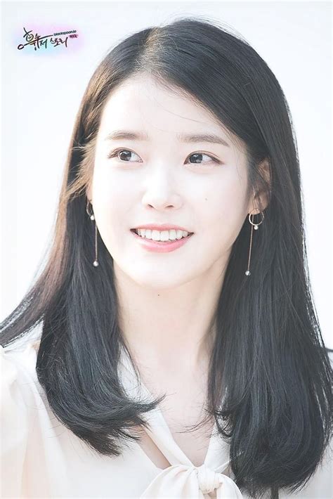 Iu Lee Ji Eun Selebritas Ilustrasi