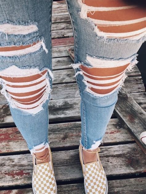 ᴘɪɴᴛᴇʀᴇsᴛ ᴄʜᴀʀᴍsᴘᴇᴀᴋғʀᴇᴀᴋ Cute Ripped Jeans Teen Fashion Outfits Cute Casual Outfits