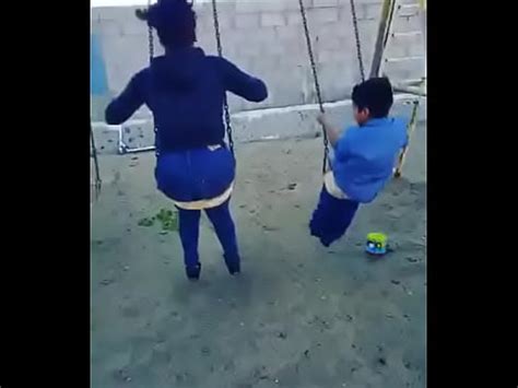 Chica Con Enorme Culo Se Balancea En Columpio XVIDEOS