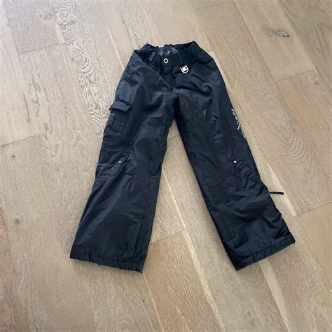 Ski pants kids small - Depop