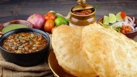 Chole Bhature - The classic evergreen dish - Hogr Blog