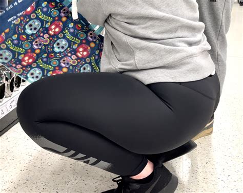 Thick Ass In Black Shiny Leggings Spandex Leggings Yoga Pants Forum