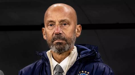 Gianluca Vialli leaves Italy job to fight pancreatic cancer