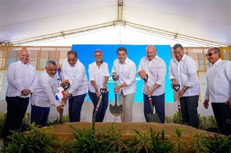 El Ministerio de Turismo da inicio al remozamiento del malecón de