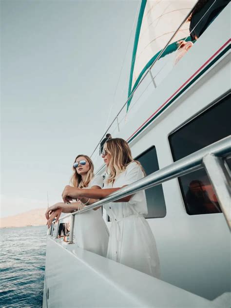 9 Private Maui Boat Tours for a Luxurious Trip • Happily Ever Travels