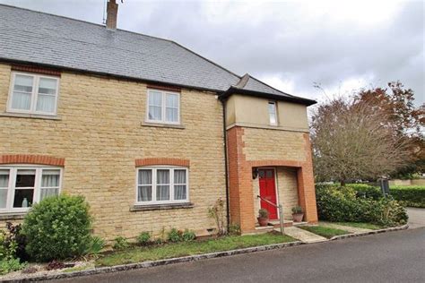 High Street Witney Ox28 3 Bedroom End Terrace House For Sale