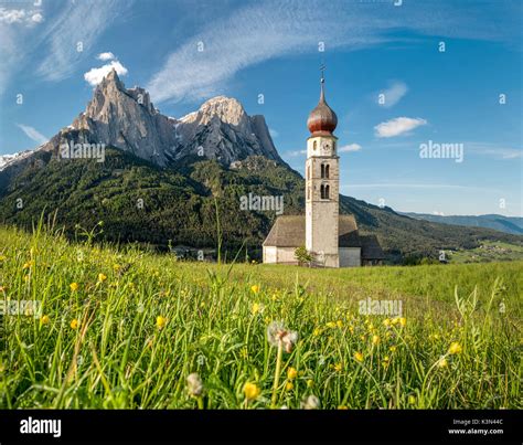 Kastelruth Dolomiten Südtirol Italien Die Kirche Von St Valentin