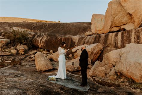 Enchanted Rock Elopement Graysonreesephotos