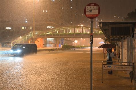 黃大仙龍翔道嚴重水浸 黃泥水湧入港鐵月台 獨媒報導 獨立媒體