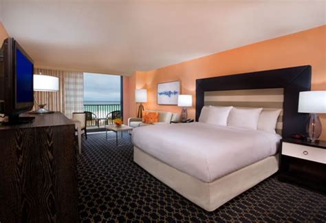 Destin Florida Hotels | Destin Hotel Beachfront Hotel Rooms | Hilton ...