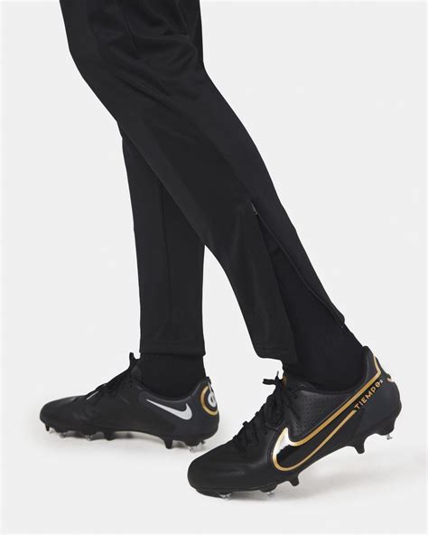 Nike Academy 23 Knit Heren Track Pant DR1666 010 Zwart EKINSPORT