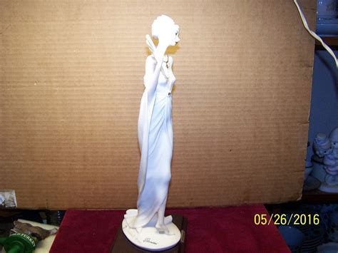 Guiseppe Armani Florence Girl Showgirl Flapper Sexy Lady Figurine 1989