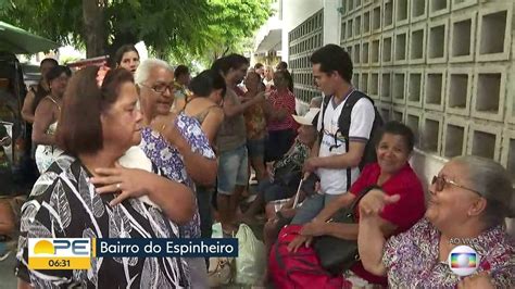 V Deo Pacientes Dormem Em Fila Para Marca O De Consultas