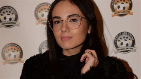 Agathe Auproux Sans Soutien Gorge La Jolie Brune Fait Des Ravages