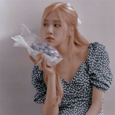 🔪 𝐁𝐋𝐀𝐂𝐊𝐏𝐈𝐍𝐊 ⌁ Cxpymuna 𝘿𝙀𝙎𝘾⇉ Rosé Aesthetic Rosé Icons Rosé