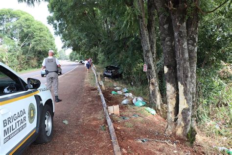 Condutora fica ferida após saída de pista na BR 468 em Bom Progresso