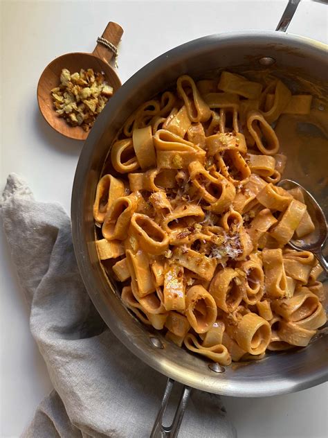 Pâtes sauce rosée végétalienne à la harissa margauxfood ca