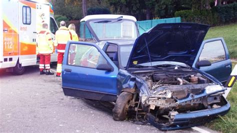 T Dlicher Unfall Im Enzkreis J Hriger Autofahrer Nach