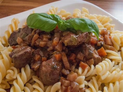 Gulasch Mit Spiralnudeln Rezept Mit Bild Kochbar De