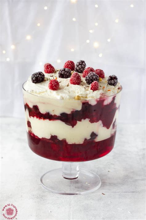 Christmas Trifle: Mixed berry trifle with raspberry jelly - Lil Cupcake ...