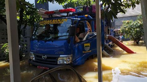 Anak Sungai Cinambo Meluap Perumahan Adipura Bandung Terendam Banjir