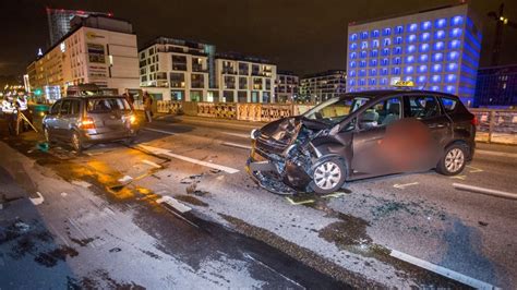 Stuttgart Nord Schwerer Unfall Fordert Vier Verletzte Stuttgart Nord