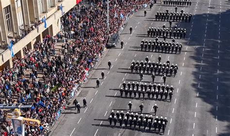 Se Realiz El Desfile Militar Por El De Julio D A De La