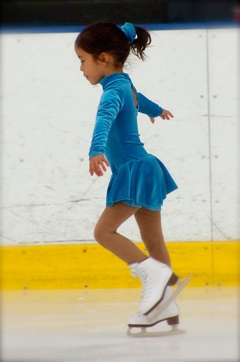 2 Nannies: Sammy's First Ice Skating Competition