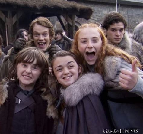 Cast behind the scenes of Season 1 - Game of Thrones Photo (42736538 ...