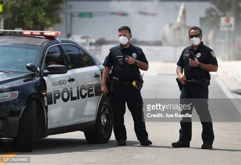 Miami Police Officers Photos and Premium High Res Pictures - Getty Images