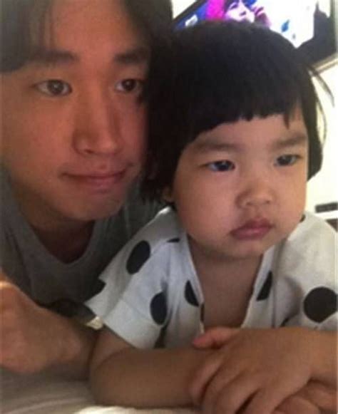 Tablo and his daughter Haru wear matching sneakers | Haru, Lee haru ...