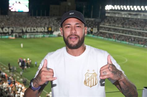 Neymar Marca Presen A Na Vila Belmiro Para Assistir Vit Ria Do Santos