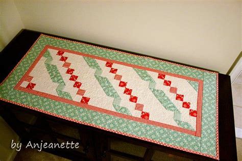 Twisted Ribbon Table Runner Tutorial Quilted Table Runners Table Runners Twisted Ribbons